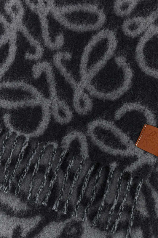 37X185_ANAGRAM_SCARF_F811257X23_BLACKGREY_Image_2