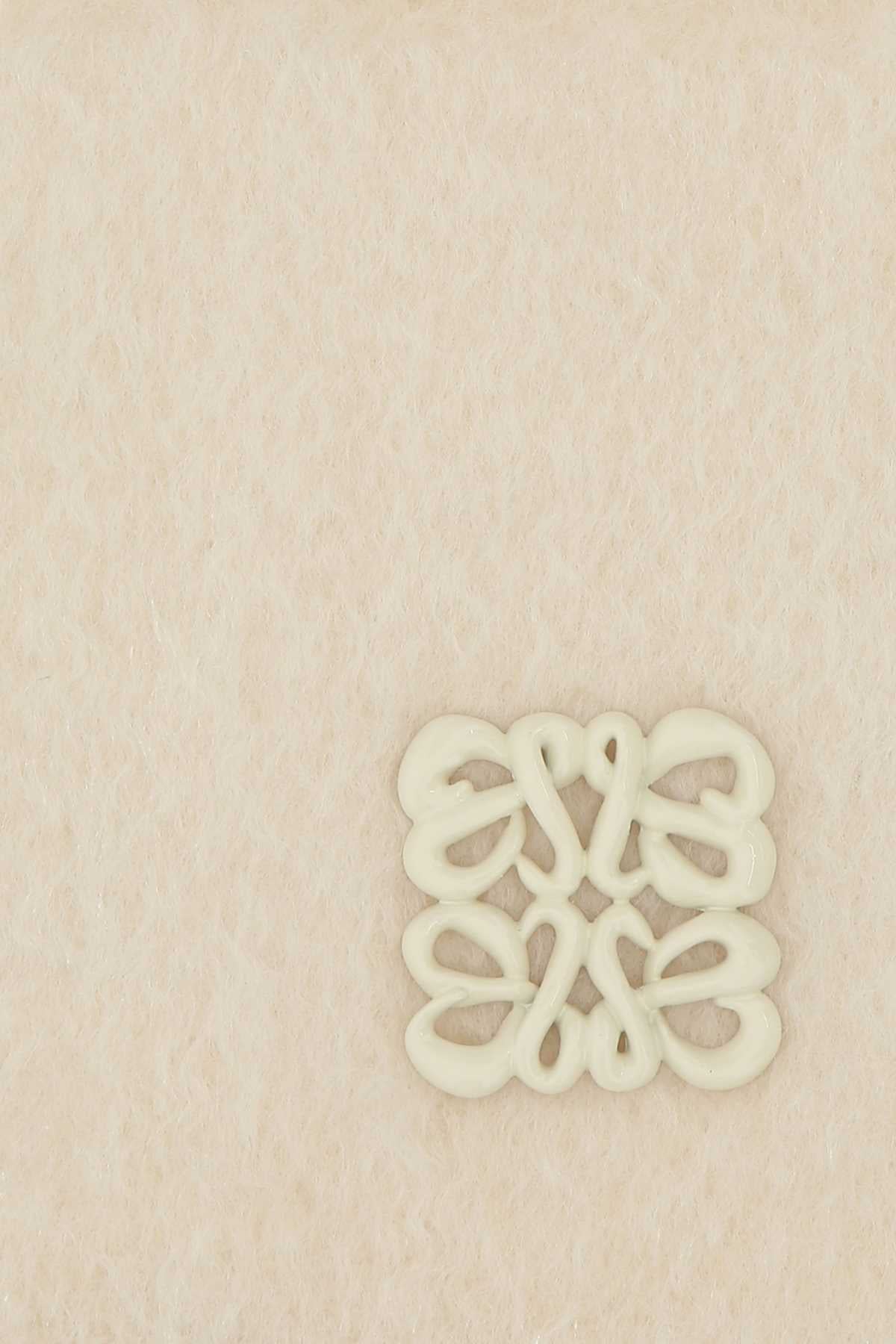 23X185_MOHAIR_BROOCH_SCARF_F540257X02_WHITE_Image_3