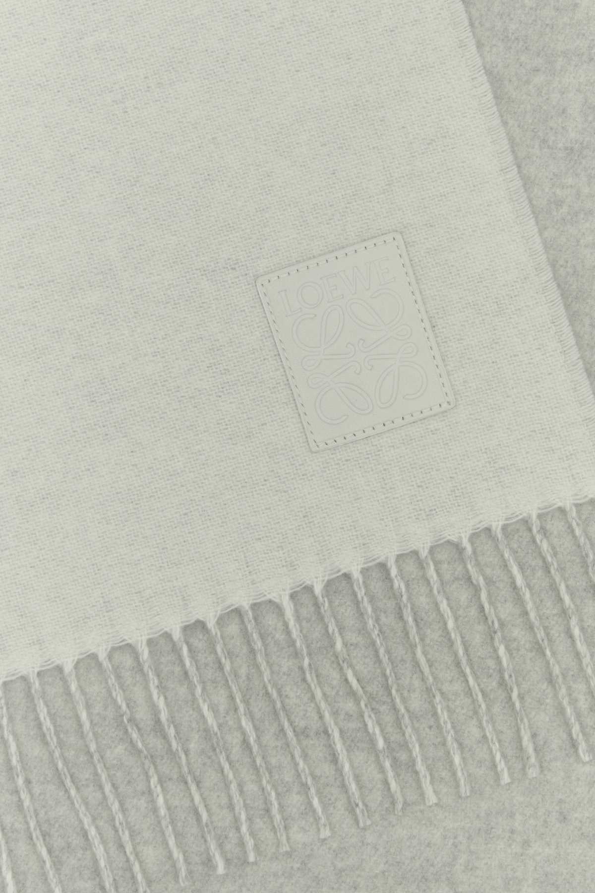 28X180_SCARF_F811251X06_WHITELIGHTGREY_Image_2