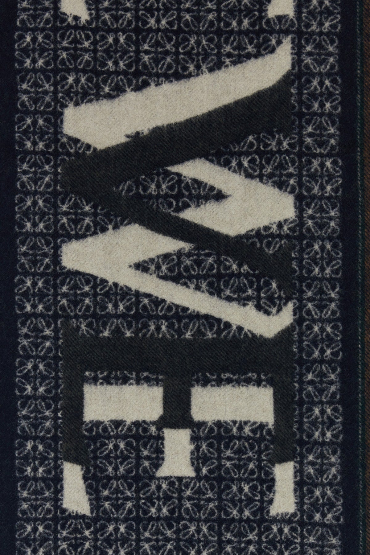 30X180_LOEWE_LOVE_SCARF_F606257X51_NAVYBLUE_Image_3