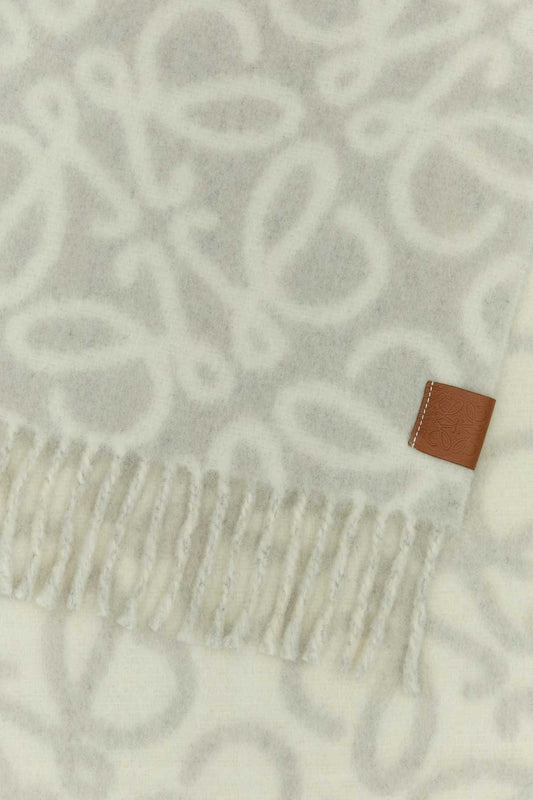 37X185_ANAGRAM_SCARF_F811257X23_GREYECRU_Image_2