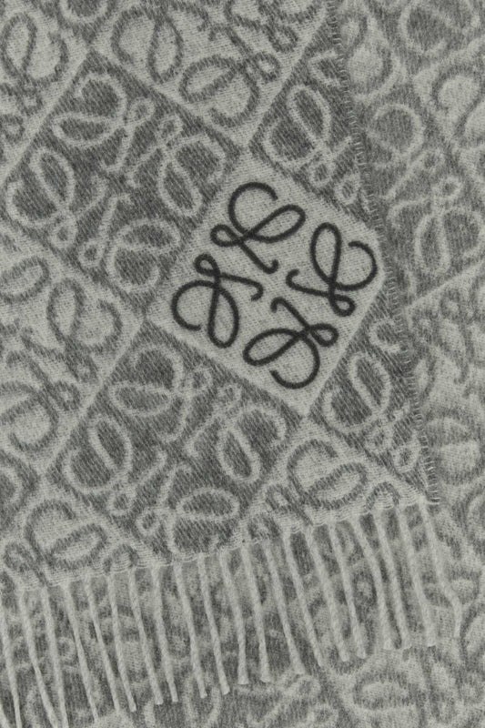 38X180_ANAGRAM_SCARF_F811SS1X01_GREY_Image_2