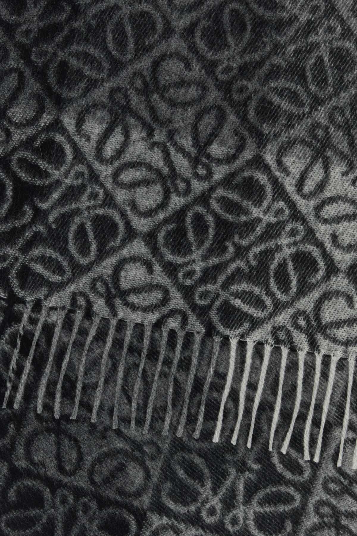 38X180_ANAGRAM_SCARF_FSA4SS1W16_BLACKWHITE_Image_3