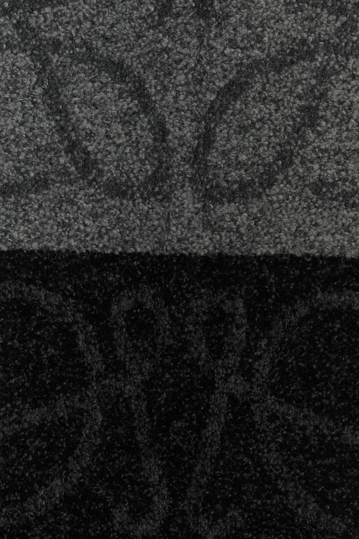 47X182_ANAGRAM_SCARF_F811257X79_DARKGREYBLACK_Image_3