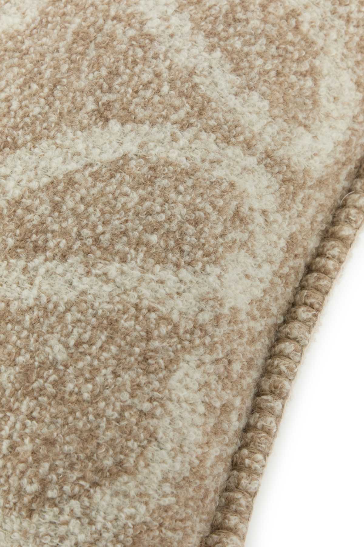 50X50_ANAGRAM_CUSHION_T811999X03_BEIGEWHITE_Image_3