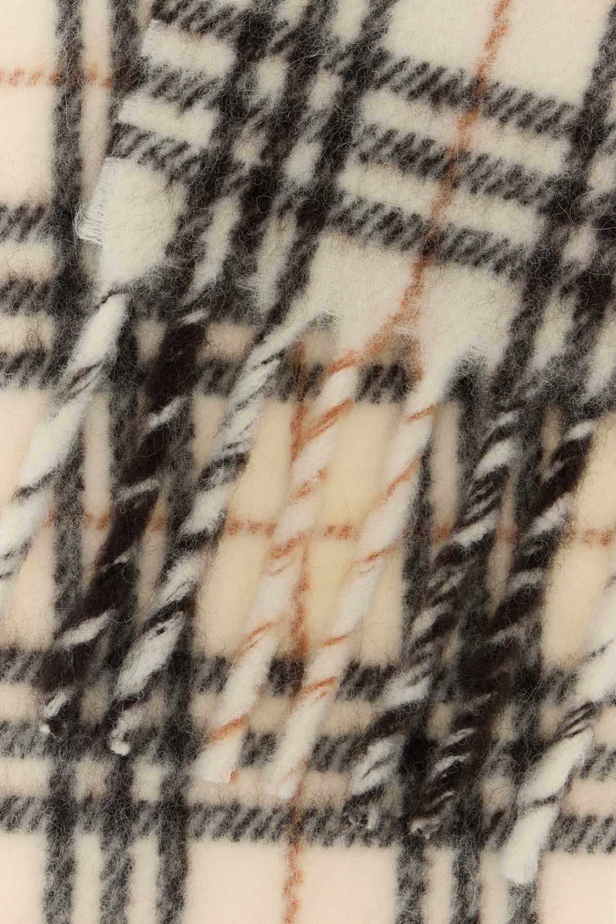 AMU_SMALL_CHECK_SCARF176699A4486_8130018_A4486_Image_2