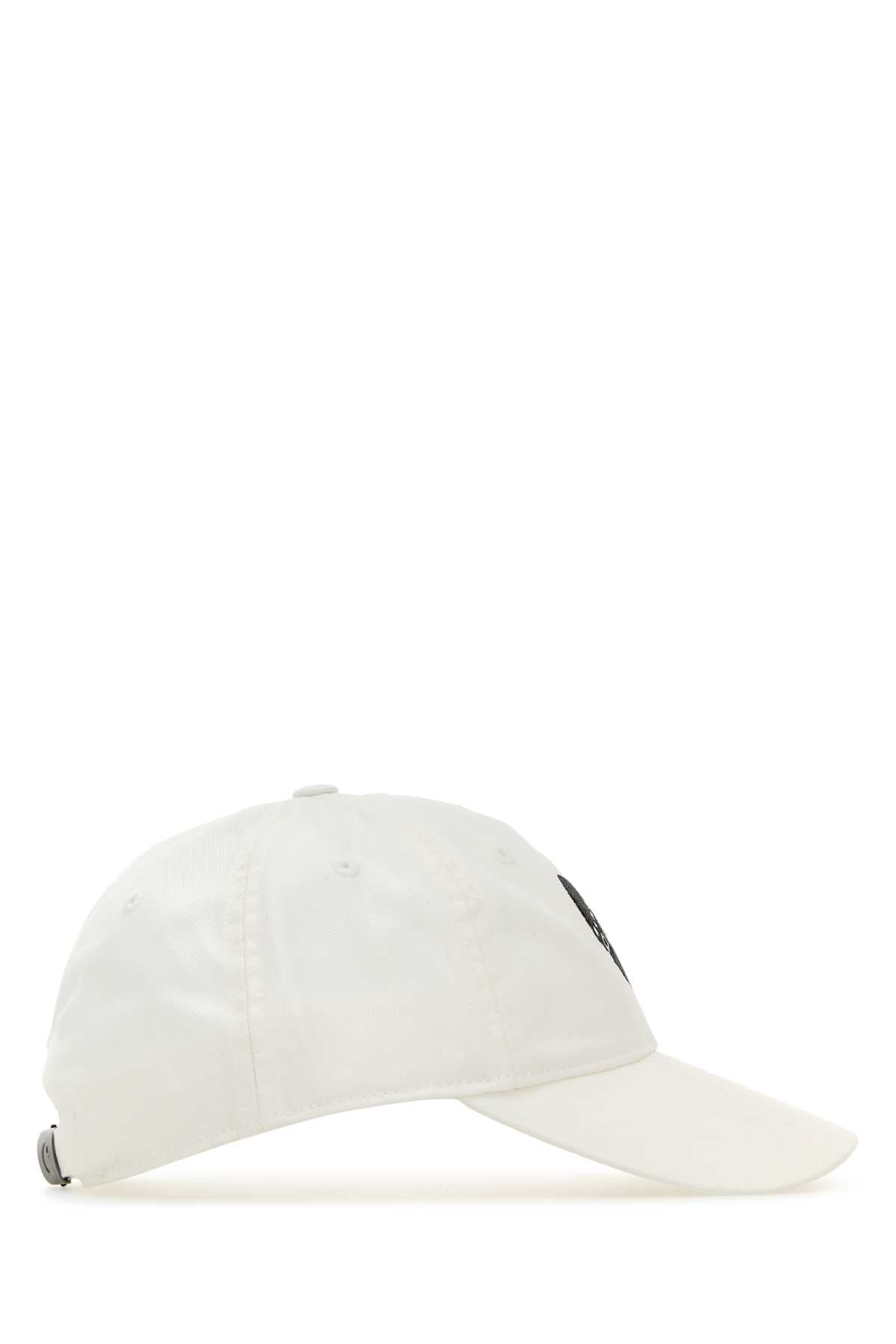 Amour_Cap_I033626_00AXX_Image_2