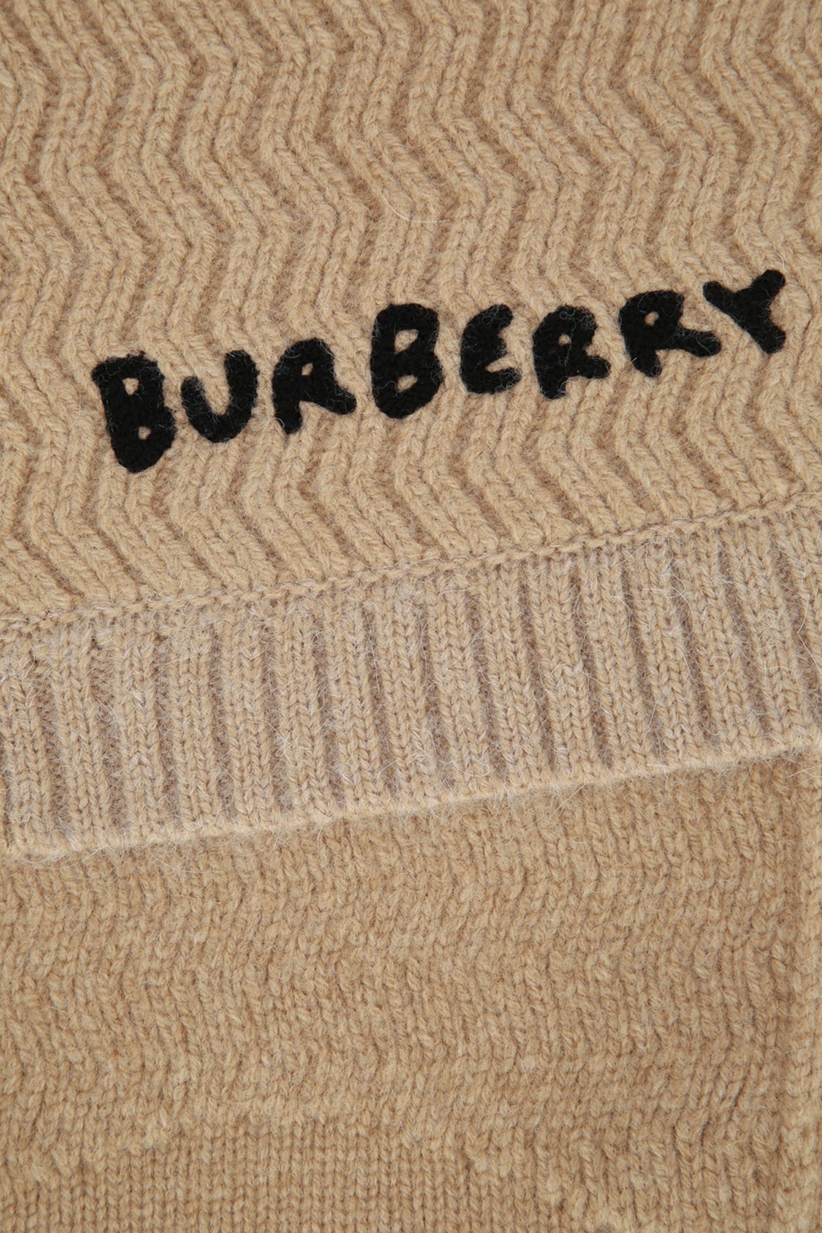 BEAR_KNIT_SCARF_8108801_A2015_Image_2