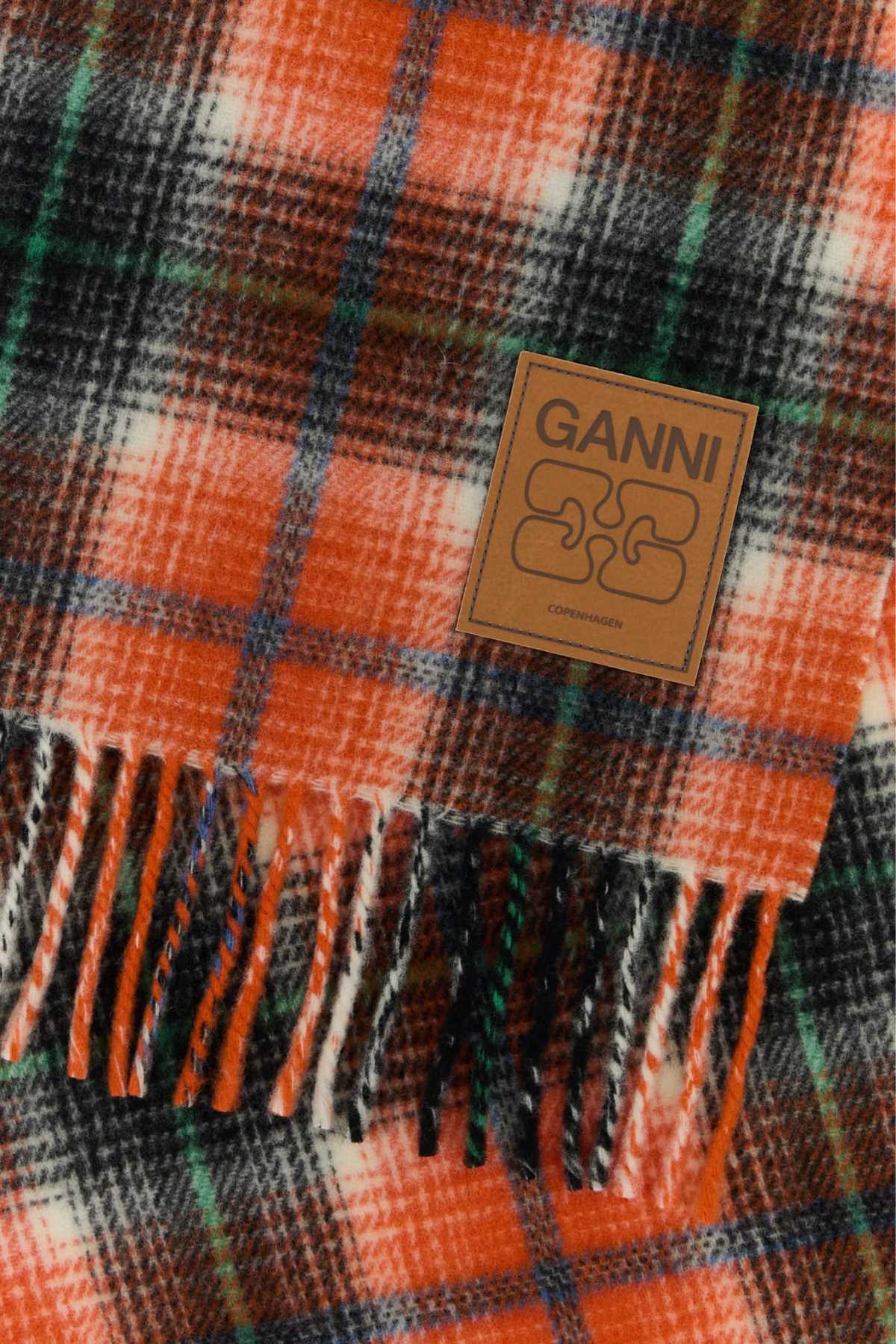 Compact_Wool_Scarf_Checks_B3020247_316_Image_3