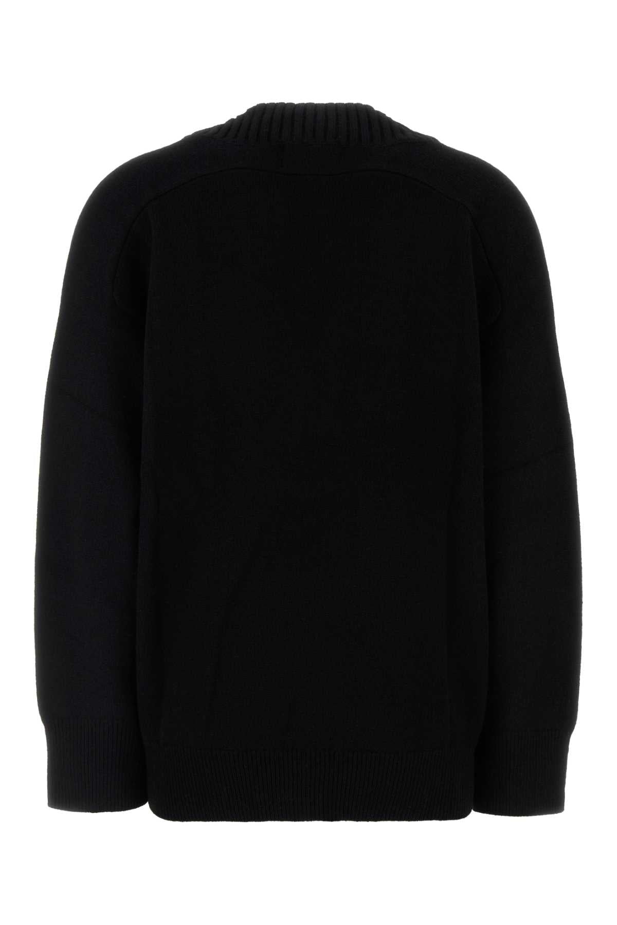 DEEP_V_NECK_SWEATER_SAGE_BLACK_Image_2