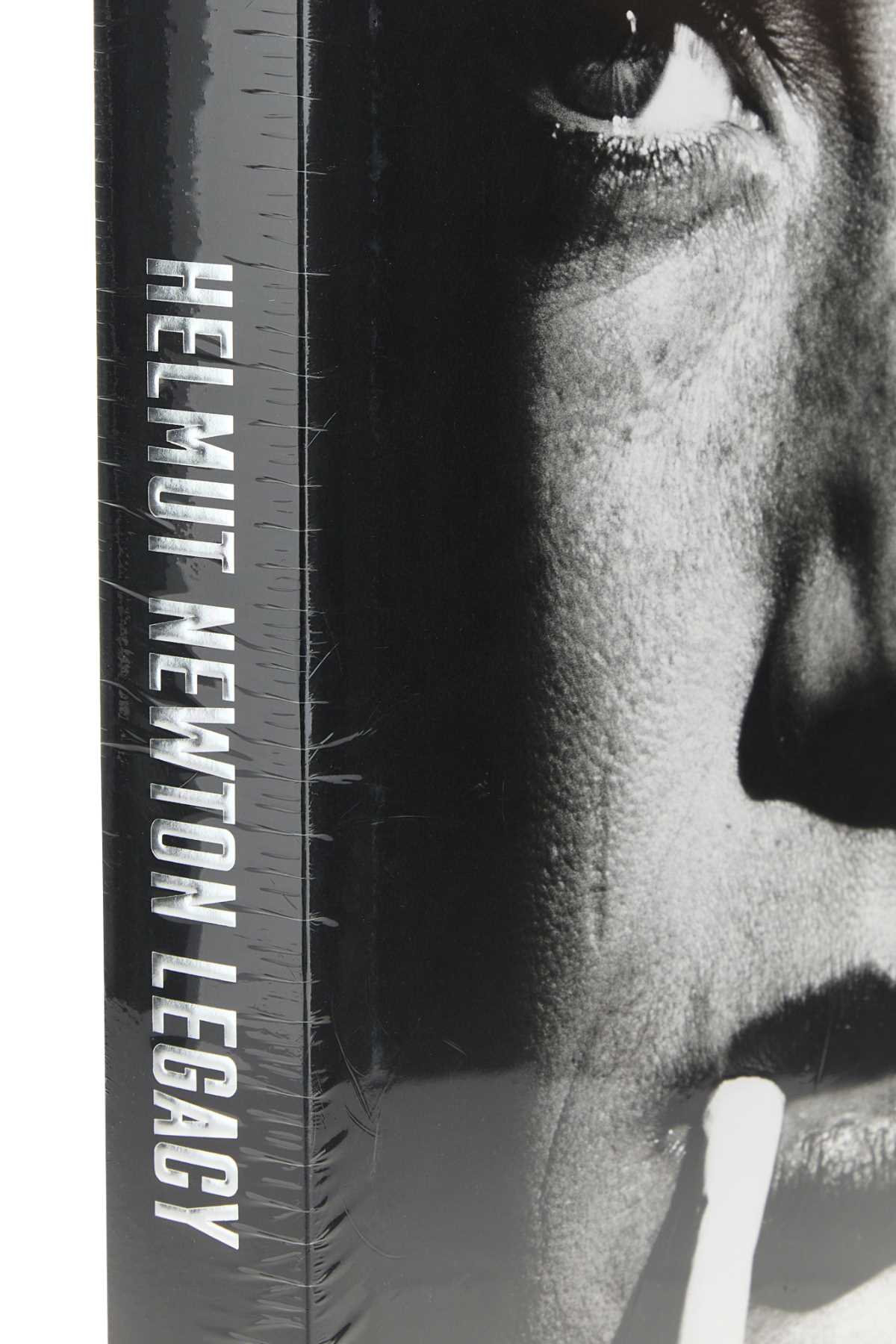Helmut_Newton_Legacy_German_French_English_9783836584586_000_Image_3