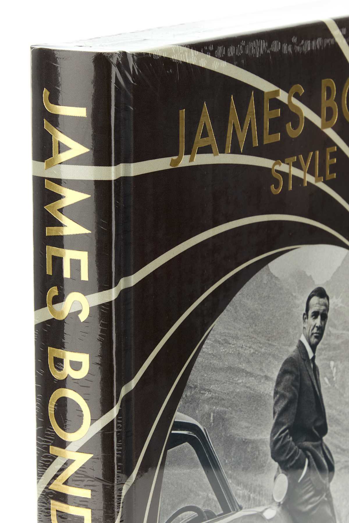 James_Bond_Style_9781649803917_000_Image_3
