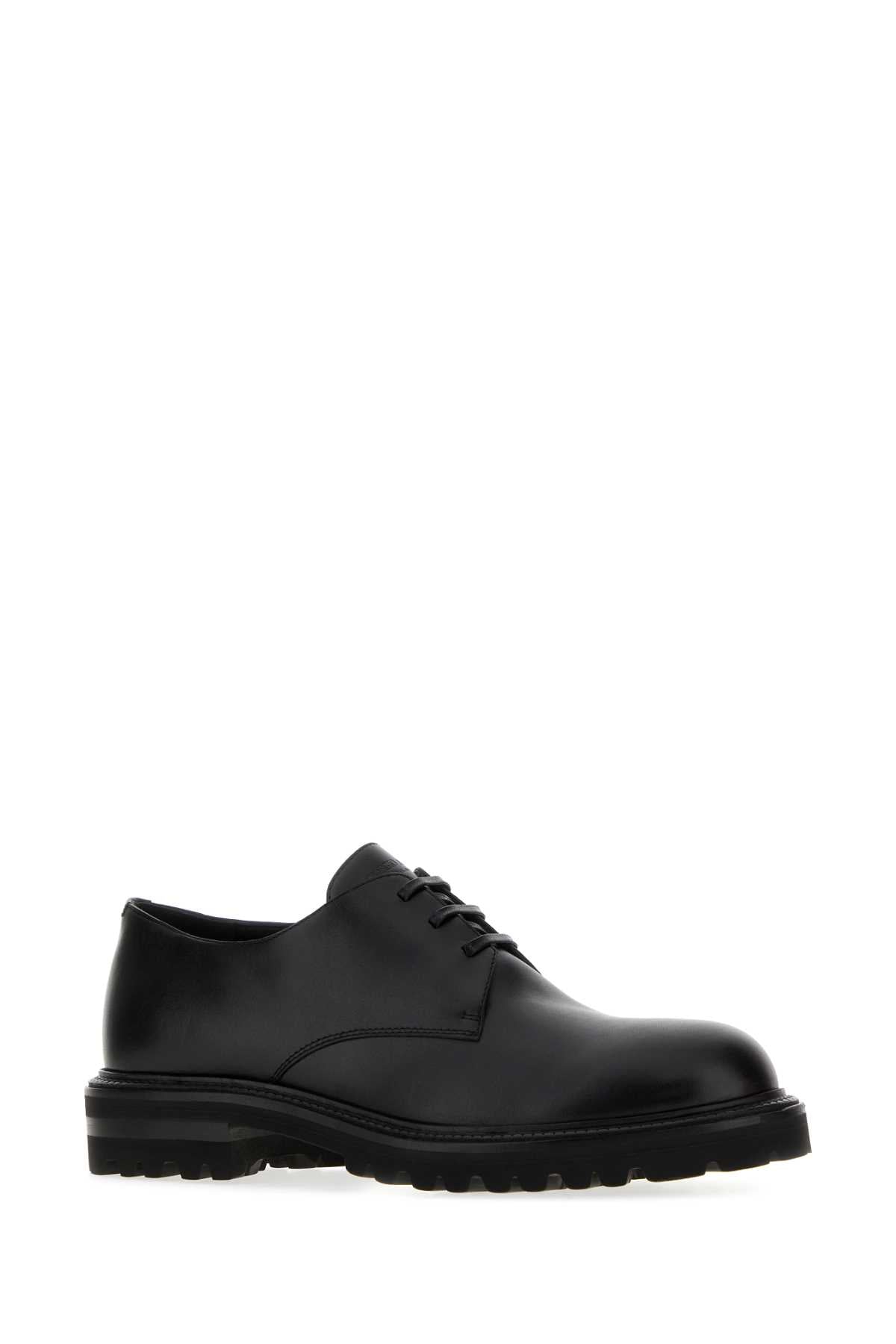 LACED_SHOE_GM002316AF20410_UC001_Image_2