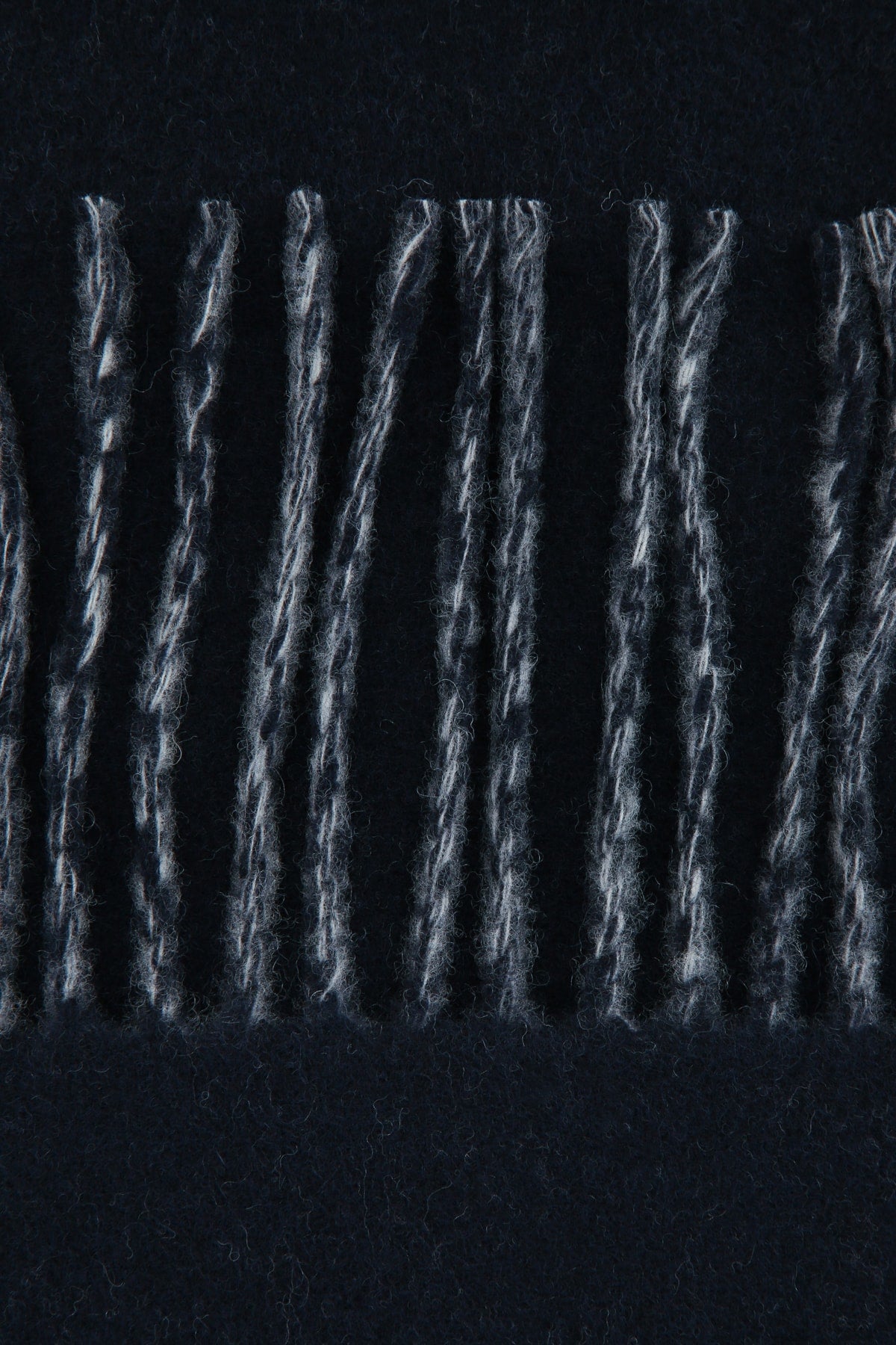 L_ECHARPE_JACQUEMUS_ACU00435AOT4001_380_Image_2