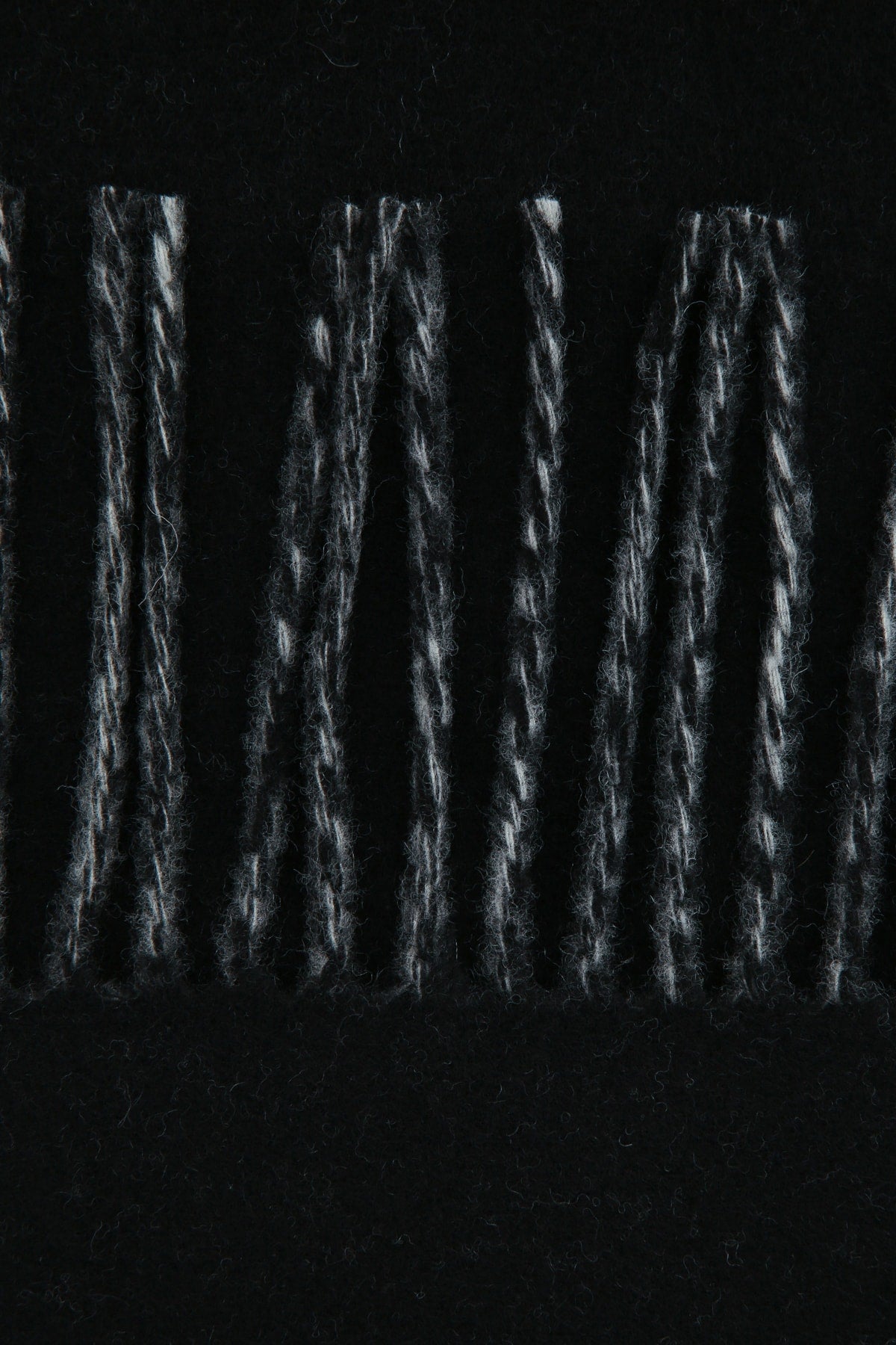 L_ECHARPE_JACQUEMUS_ACU00435AOT4001_990_Image_2