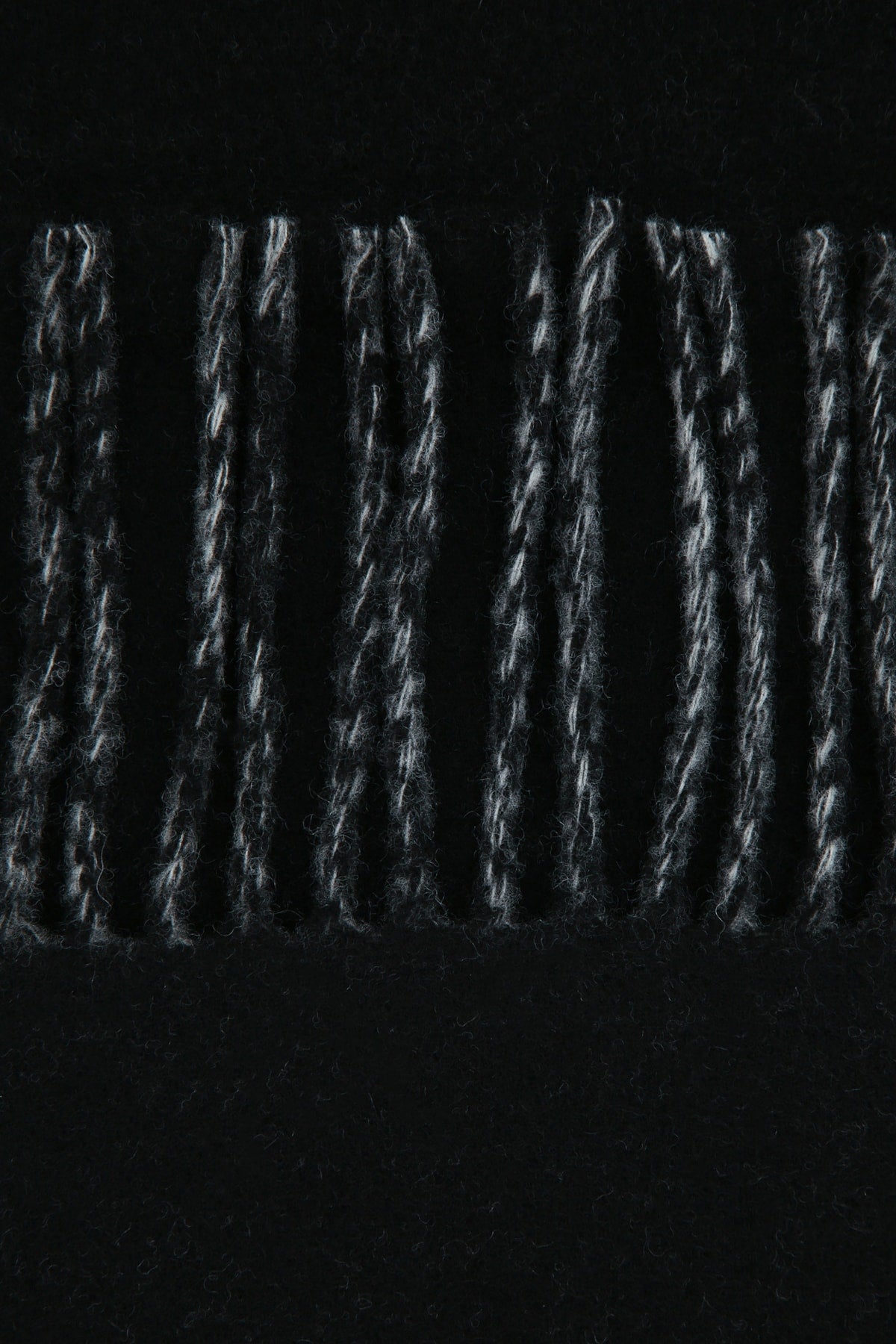 L_ECHARPE_JACQUEMUS_ACU00435AOT4001_990_Image_2