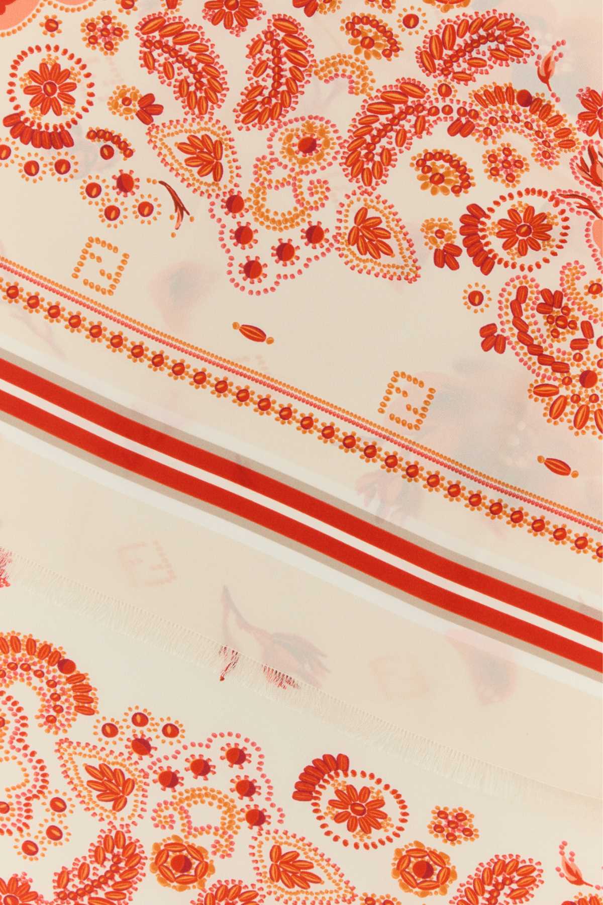 MFOULARD180x180_BANDANA_PRINT_FXT453AVB7_F0BU9_Image_2