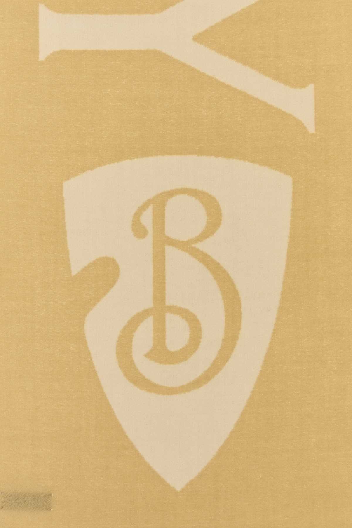 MU_BURBERRY_TEXT_WL_SCF_8109562_A2021_Image_3