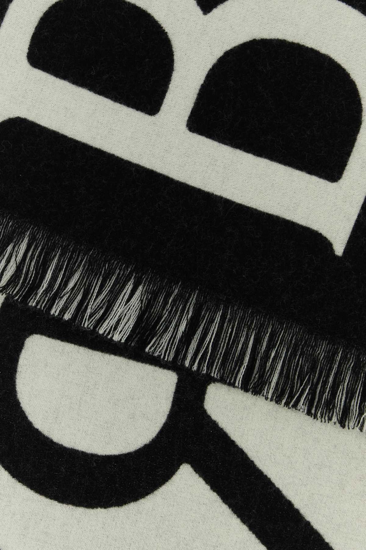 MU_BURBERRY_TEXT_WL_SCF_8109563_C1343_Image_2