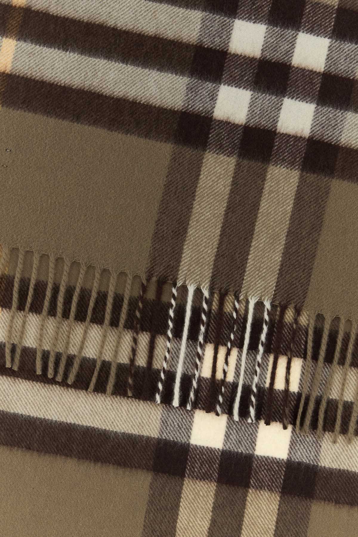 MU_GIANT_CHK_CS_SC_8112647_C3264_Image_2