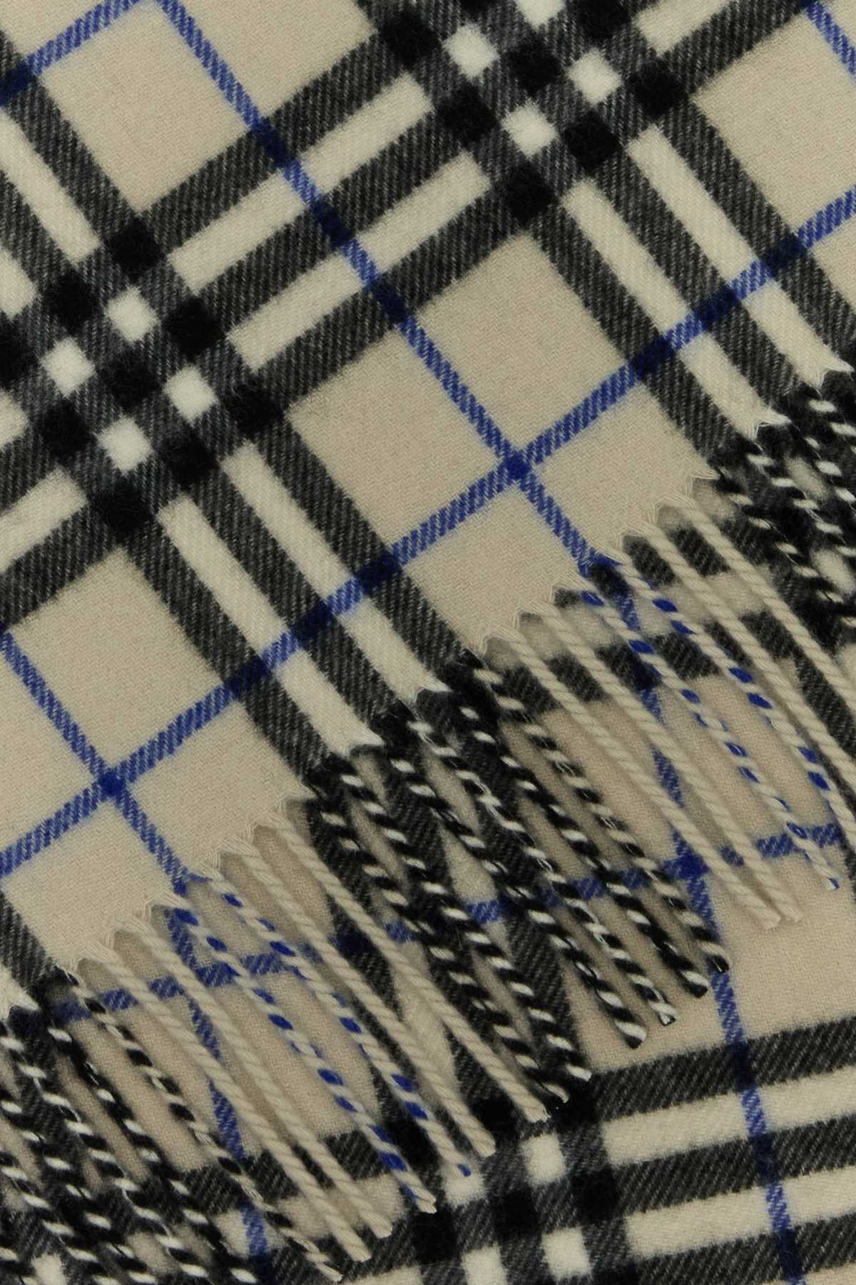 MU_HM_LOLA_CHK_SCARF_8096538_A3888_Image_2