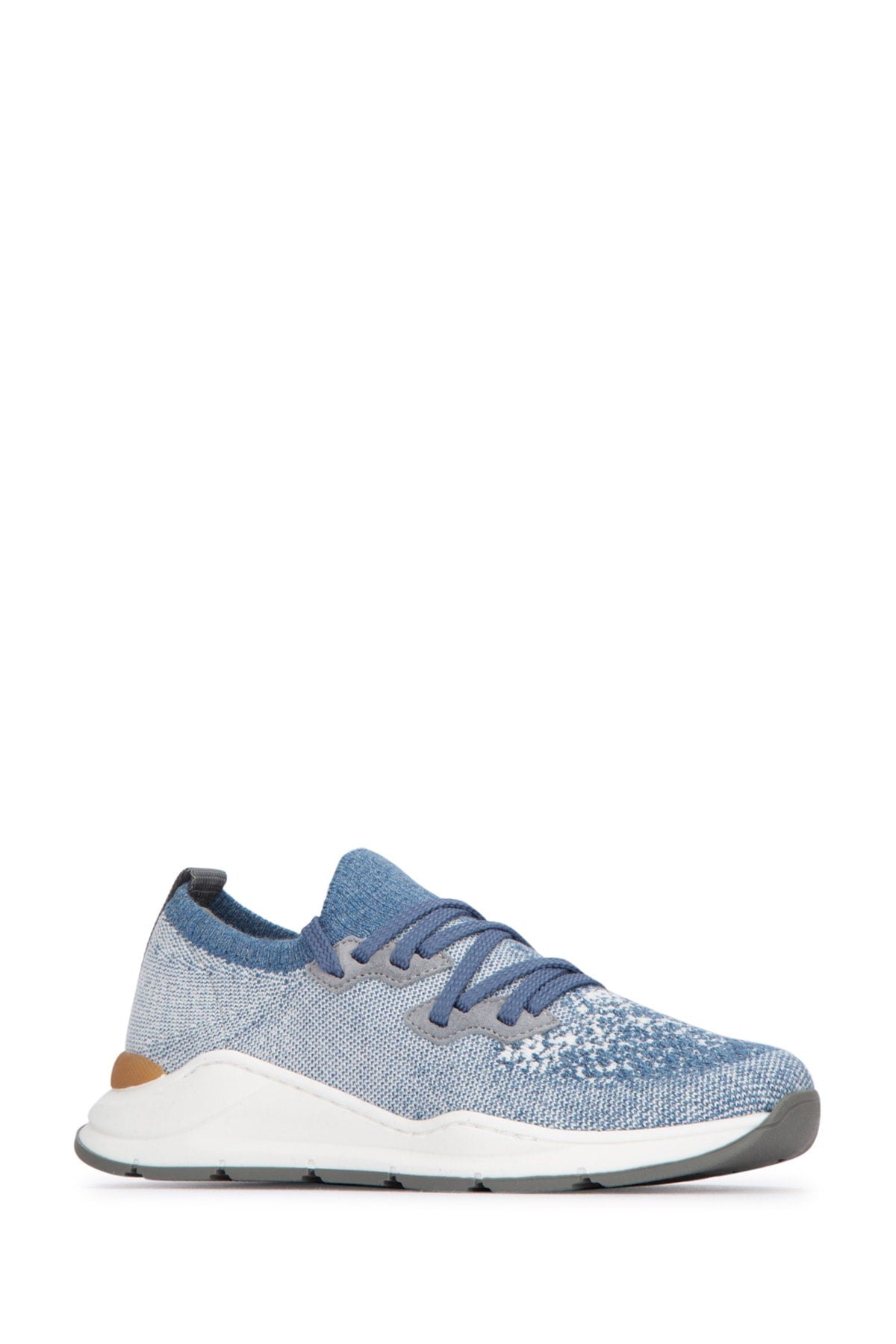 PAIR_OF_SNEAKERS_BKCSIZF148_CBS48_Image_2