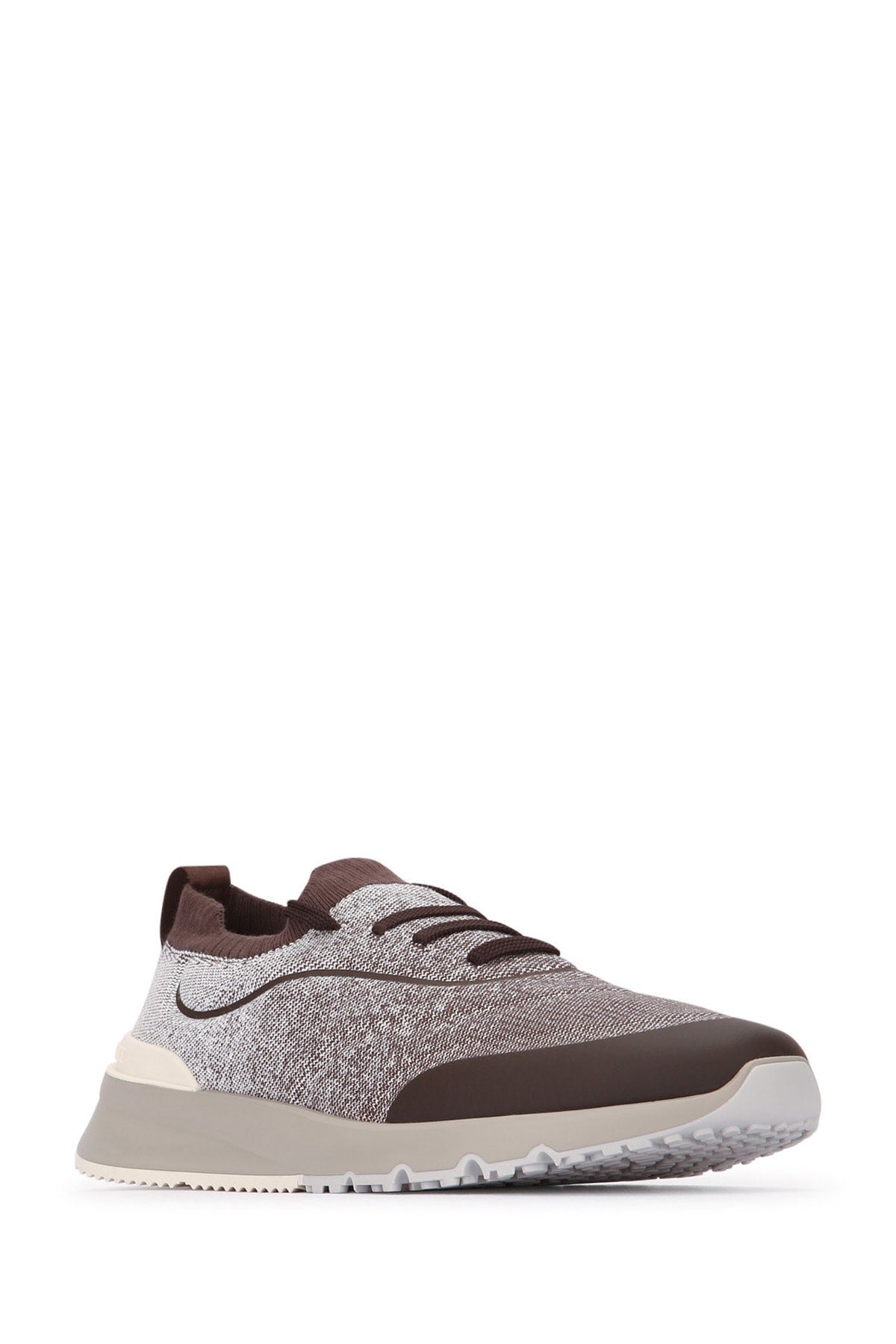 PAIR_OF_SNEAKERS_MZUEHRO342_CIZ16_Image_2