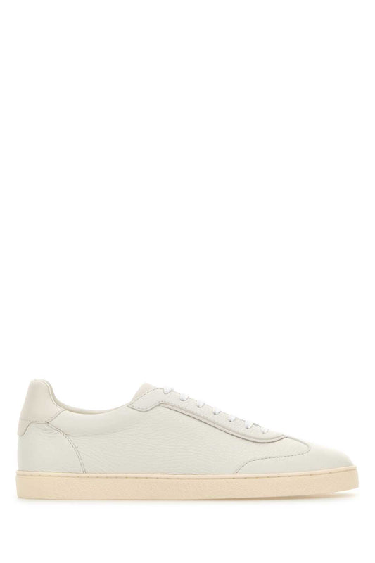 PAIR_OF_SNEAKERS_MZUKGOJ336_CJX19_Image_1