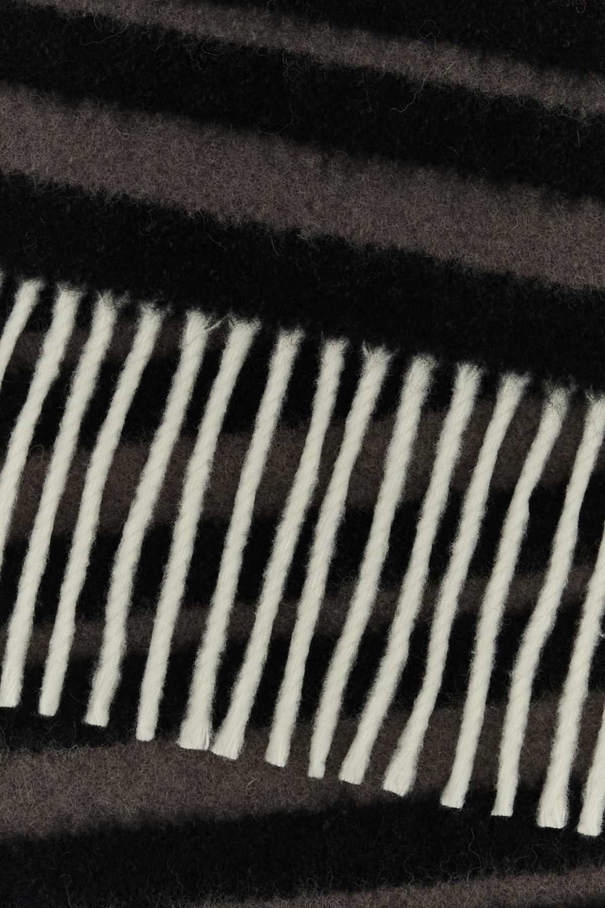 SCARF_SCMC0120Y0UAW034_STN99_Image_2