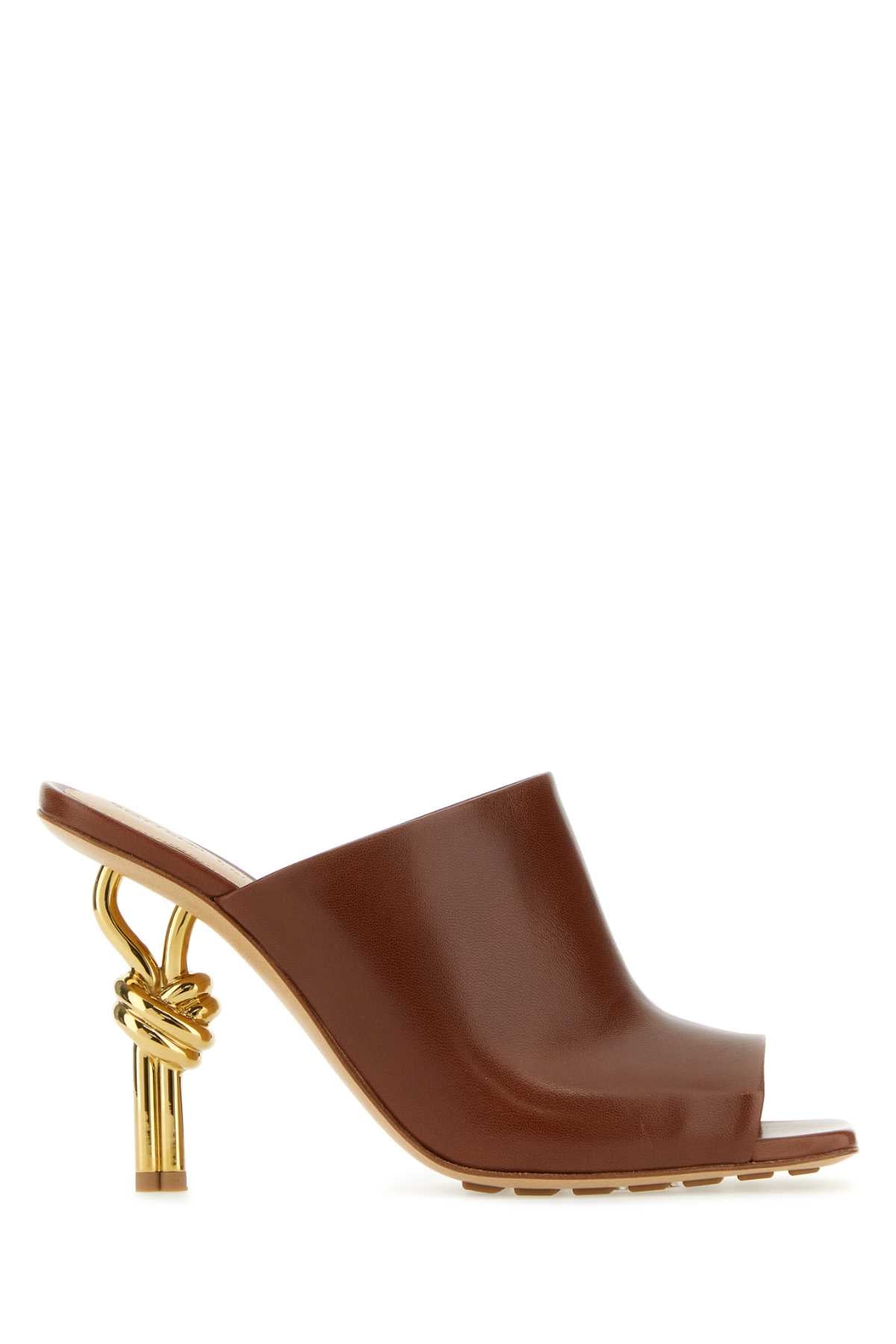SCARPE_CON_TACCO_740589VBSF0_2460_Image_1