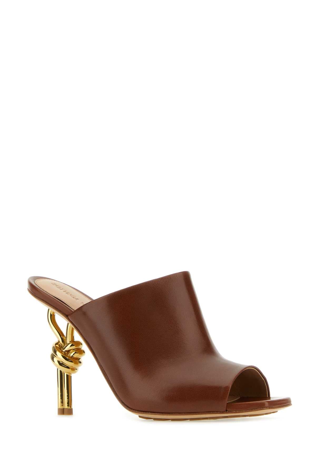 SCARPE_CON_TACCO_740589VBSF0_2460_Image_2
