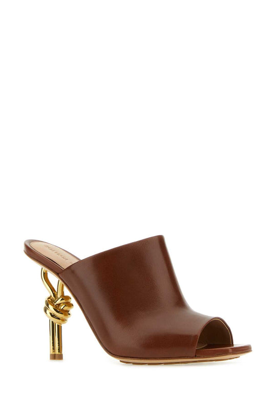 SCARPE_CON_TACCO_740589VBSF0_2460_Image_2