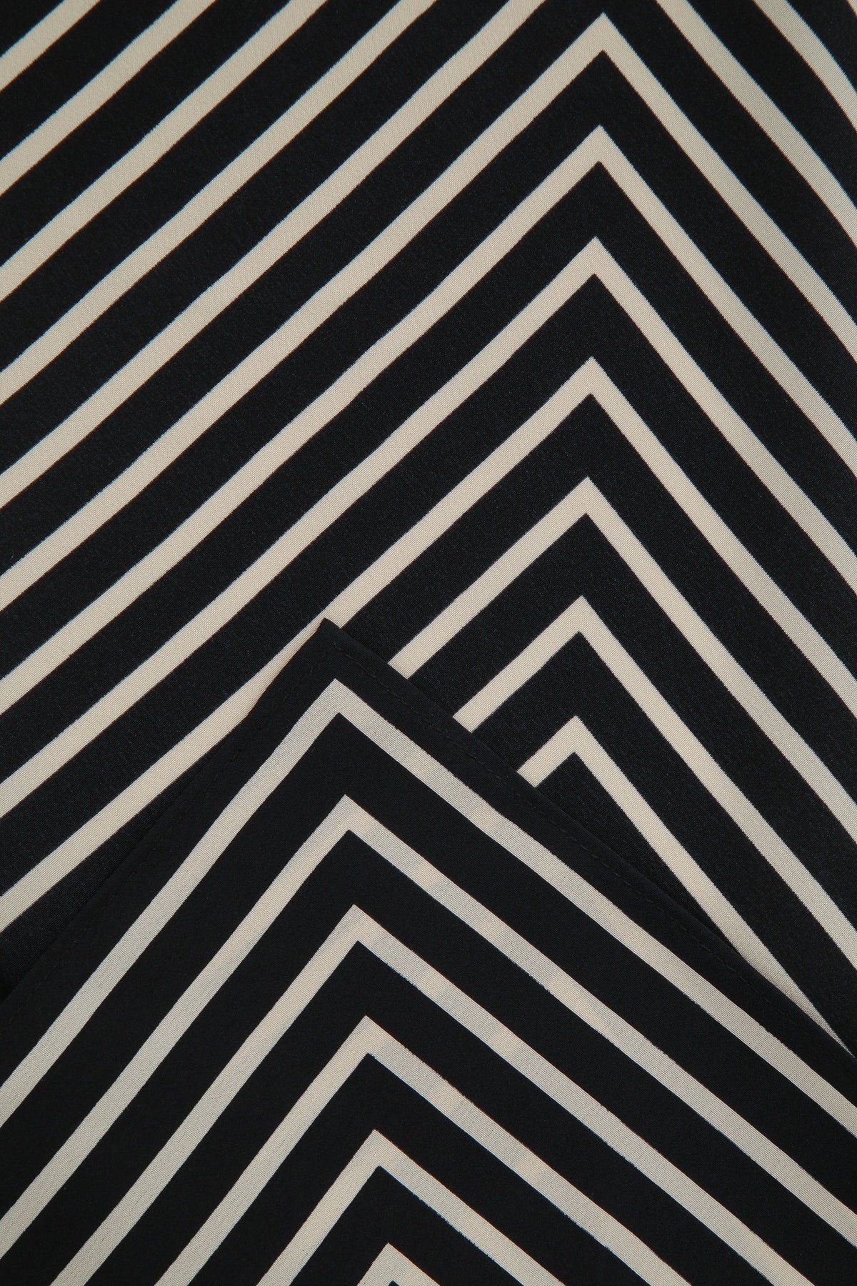 SIGNATURE_MONOGRAM_SILK_SCARF_222852800200_BLACK_Image_2