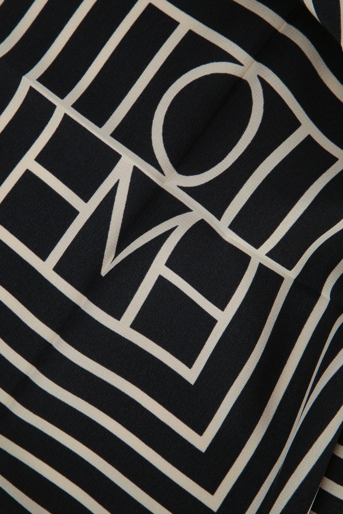 SIGNATURE_MONOGRAM_SILK_SCARF_222852800200_BLACK_Image_3