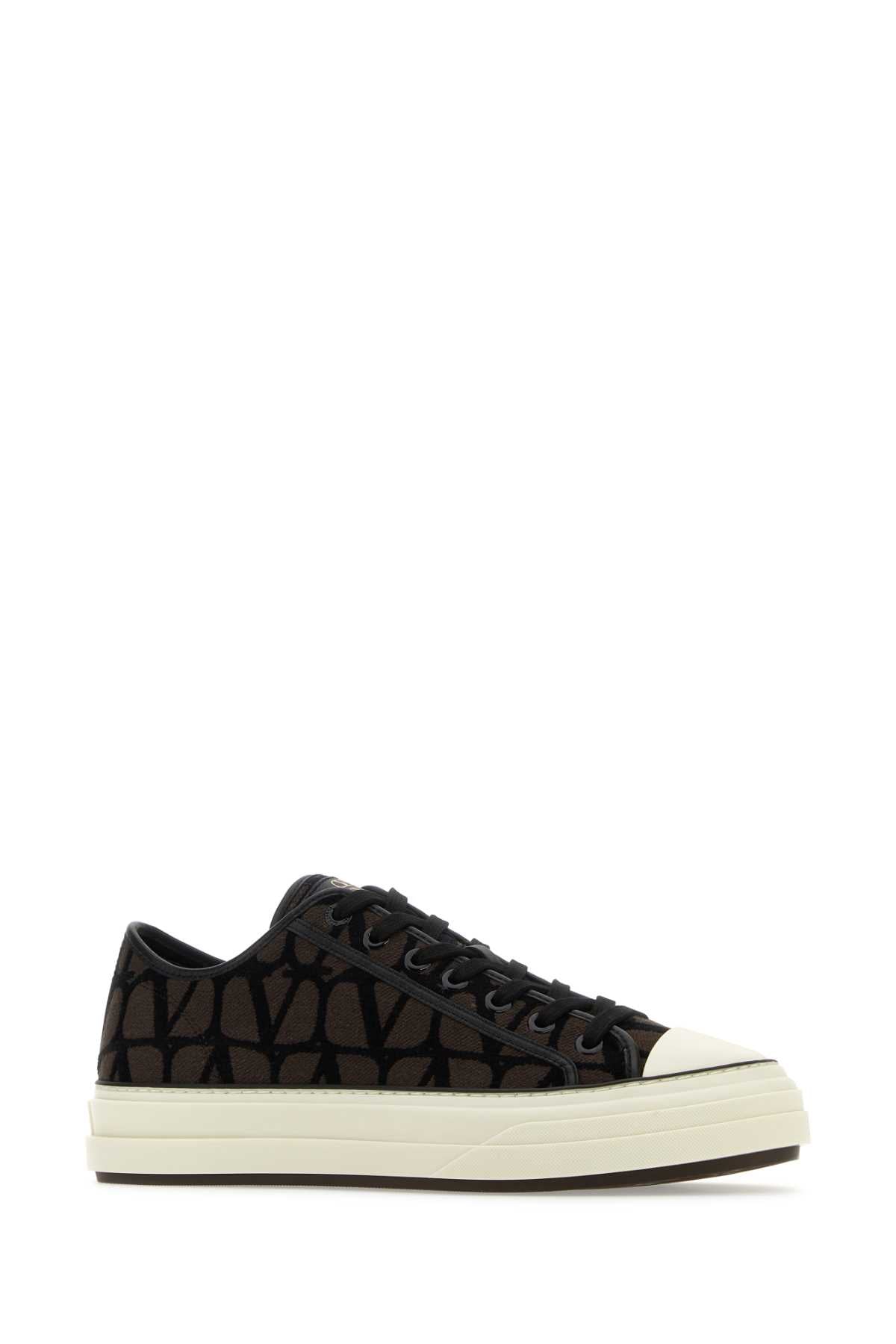 SNEAKERS_2Y0S0H02RWC_U02_Image_2