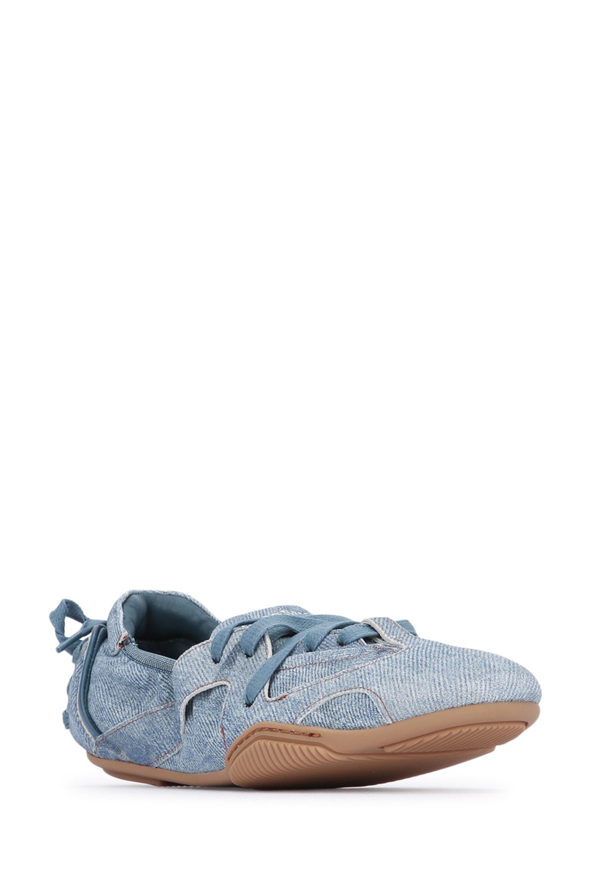 SNEAKERS_AD0774_228_Image_2