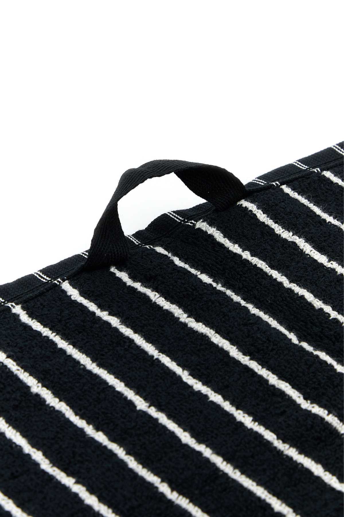 TOWELS_PIN_STRIPES_TTBLST30X50_BLACKSTRIPES_Image_3