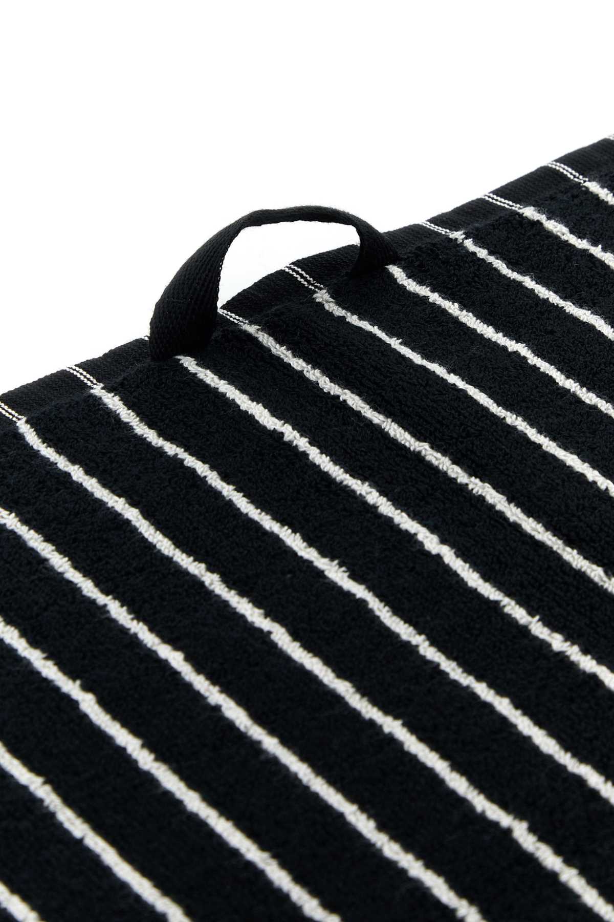 TOWELS_PIN_STRIPES_TTBLST50X90_BLACKSTRIPES_Image_3