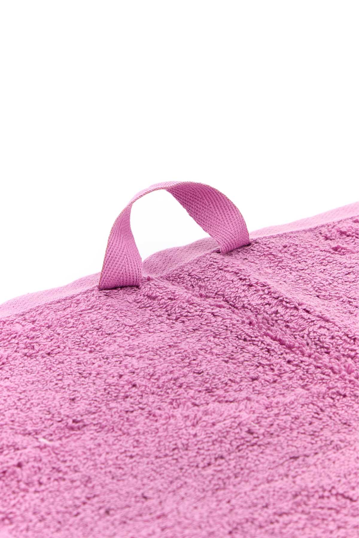 TOWELS_SOLIDS_TTMA30X50_MAGENTA_Image_3